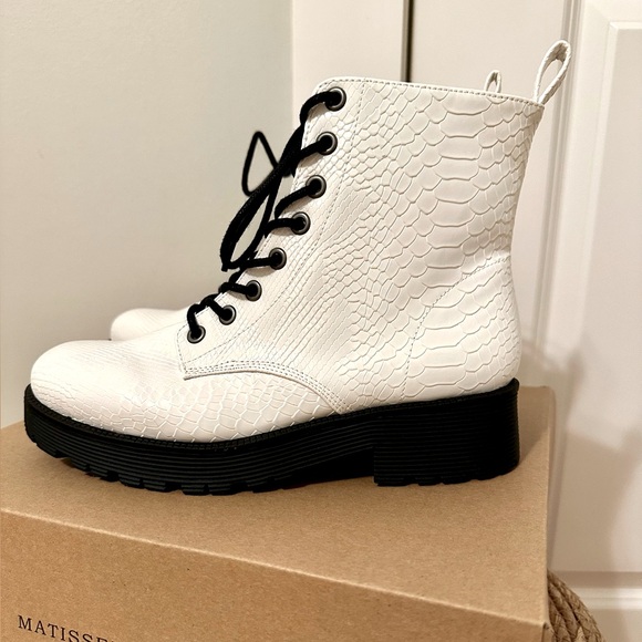 Matisse Lotus Crocodile Embossed Combat Boots Sz:7 NEW in Box! Anthropologie - Picture 2 of 10